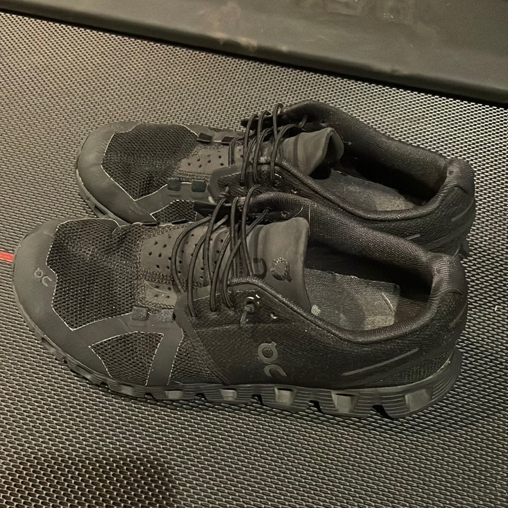 EUC on clouds black size women’s 7 worn for about 2 weeks they’re a gift too big